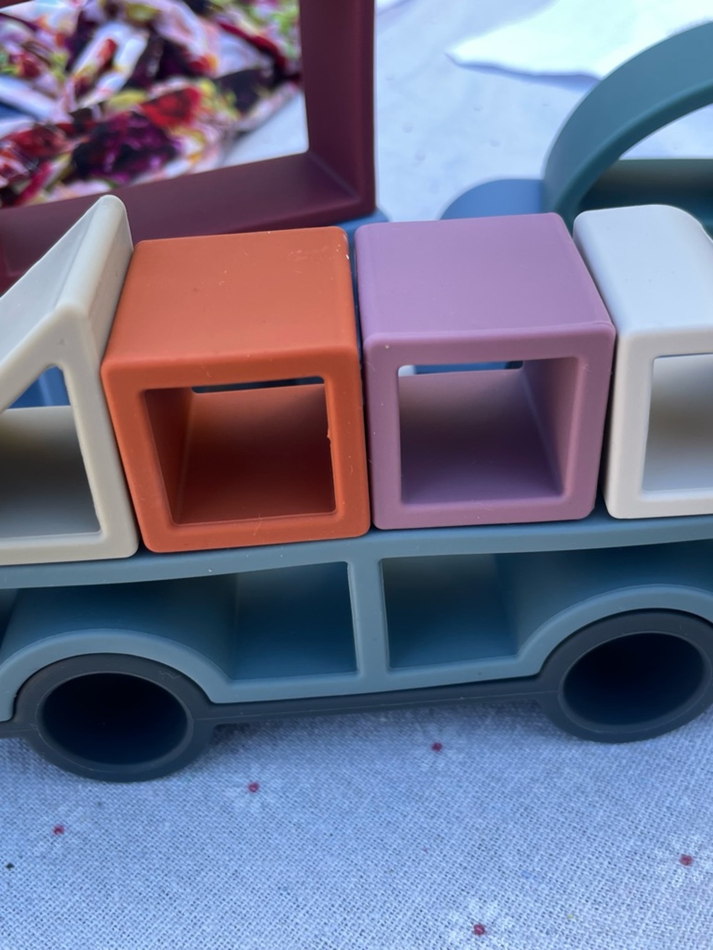 Stick It. Silicone building blocks trucks and cars  - Kids Toy - Picture 3 of 7